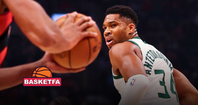 نتایج NBA لیکرز با درخشش دانچیچ و برد سنانتونیو در وقت اضافه یانیس آنتتوکومپو در حال حمل توپ مقابل تورنتو رپترز