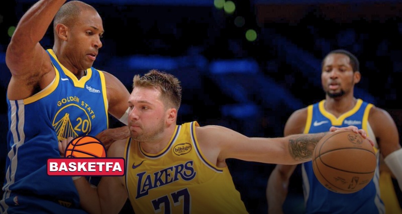 استفن کری در دیدار گلدن استیت وریرز مقابل لسآنجلس لیکرز در افتتاحیه فصل ۲۰۲۵ NBA؛ پیروزی درخشان وریرز در غیاب لبران جیمز