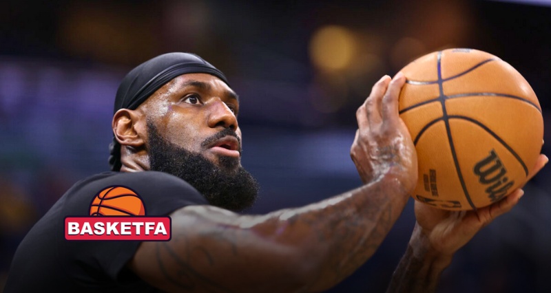 لبران جیمز در حال شوتزنی و گرم کردن پیش از بازی NBA