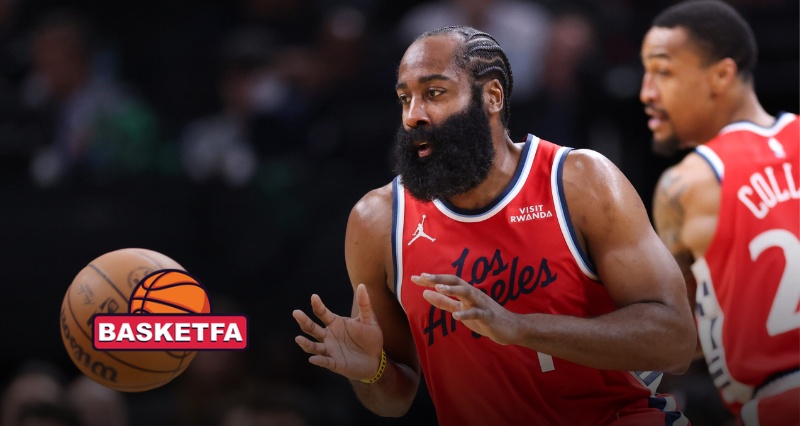 پیشبینی داغ NBA (بامداد جمعه) کلیولند vs میلواکی جیمز هاردن در حال دریبل برای لس آنجلس کلیپرز در مسابقات NBA