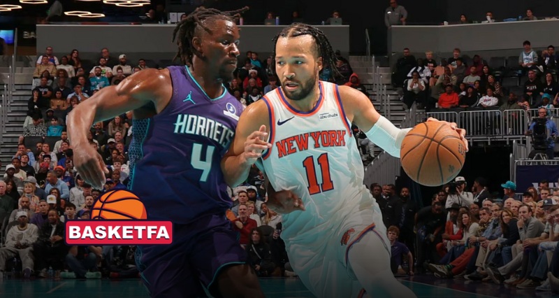 جالن برانسون در حمله به سبد مقابل شارلوت هورنتس در مسابقه NBA