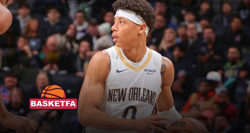 بازیکن نیواورلینز پلیکانز در جریان مسابقه NBA با تمرکز روی حمله